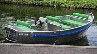 3 tot 5 person boat for rent in Giethoorn Village